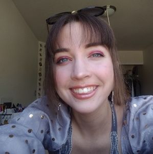 Meet your Posher, Alexandra